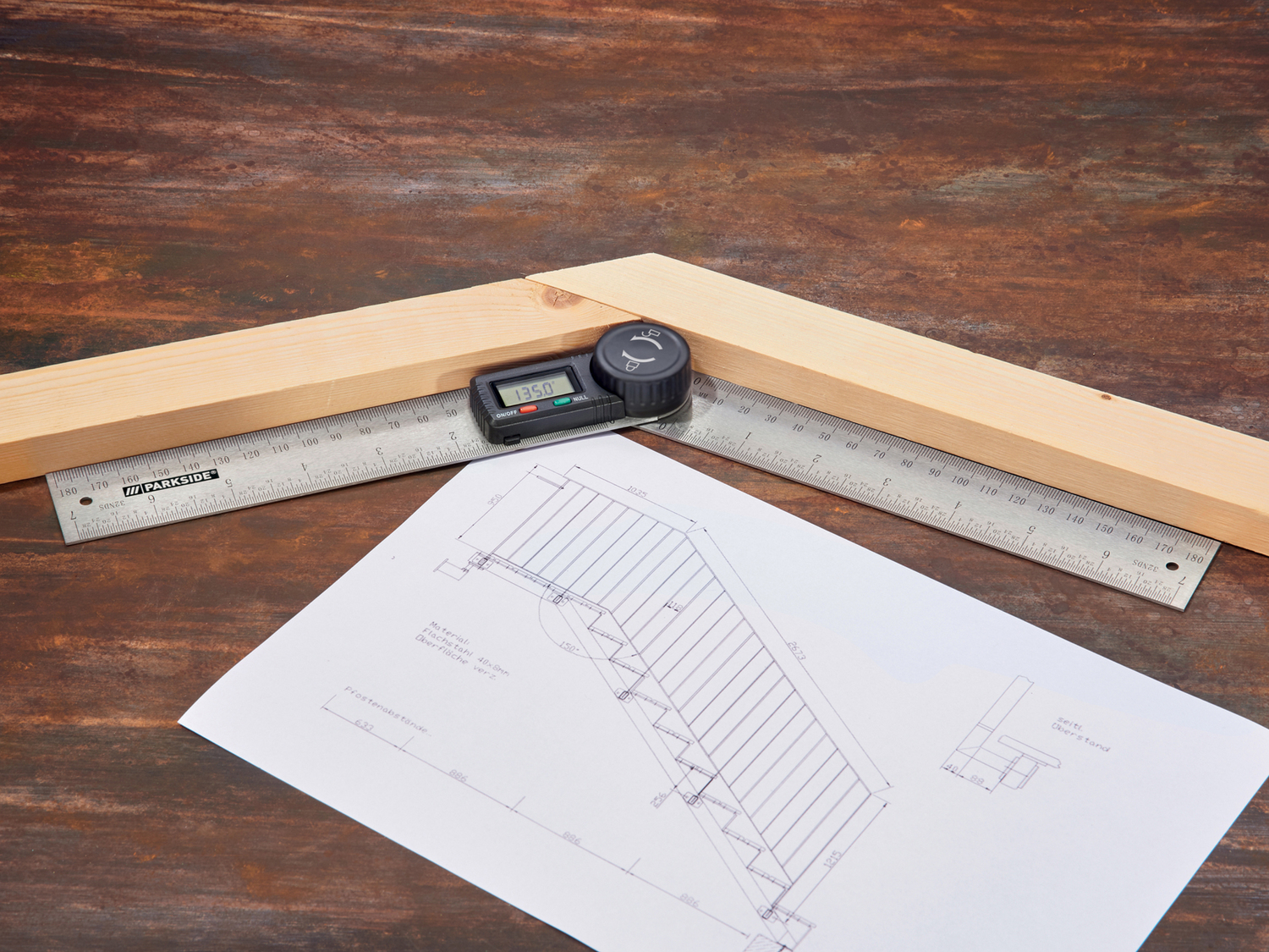 Calibro o goniometro digitale Parkside, prezzo 9.99 €
- Batteria e custodia ...