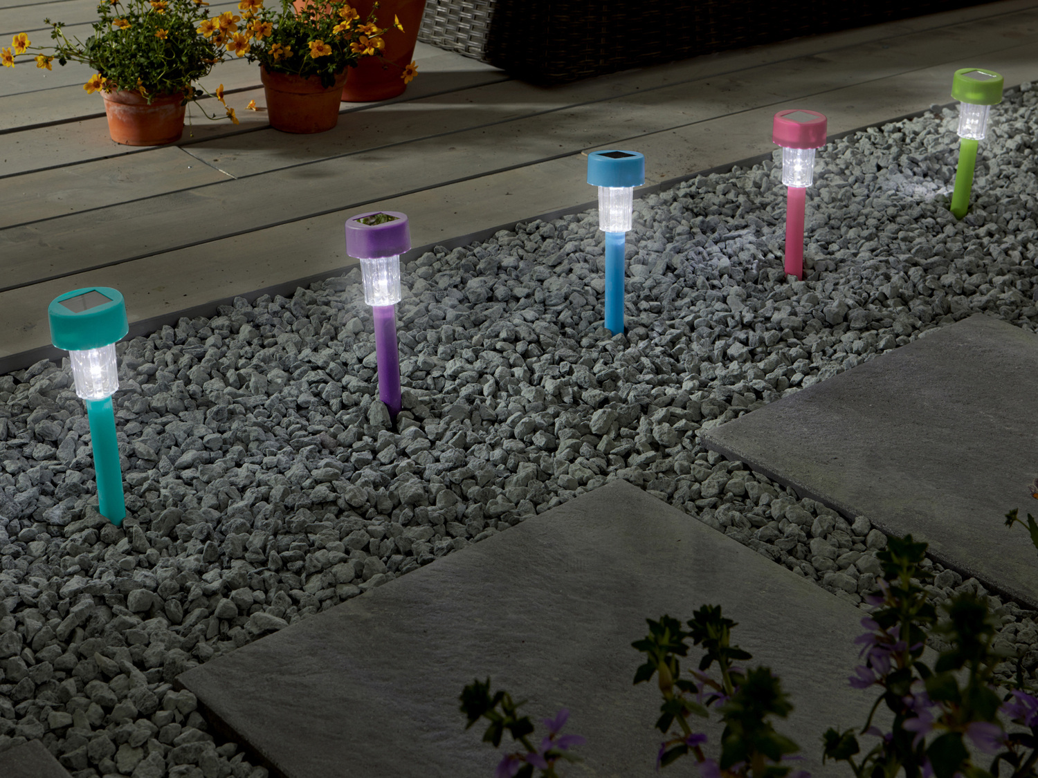 Lampada LED ad energia solare con picchetto Melinera, prezzo 4.99 €
5 pezzi
Caratteristiche
- ...