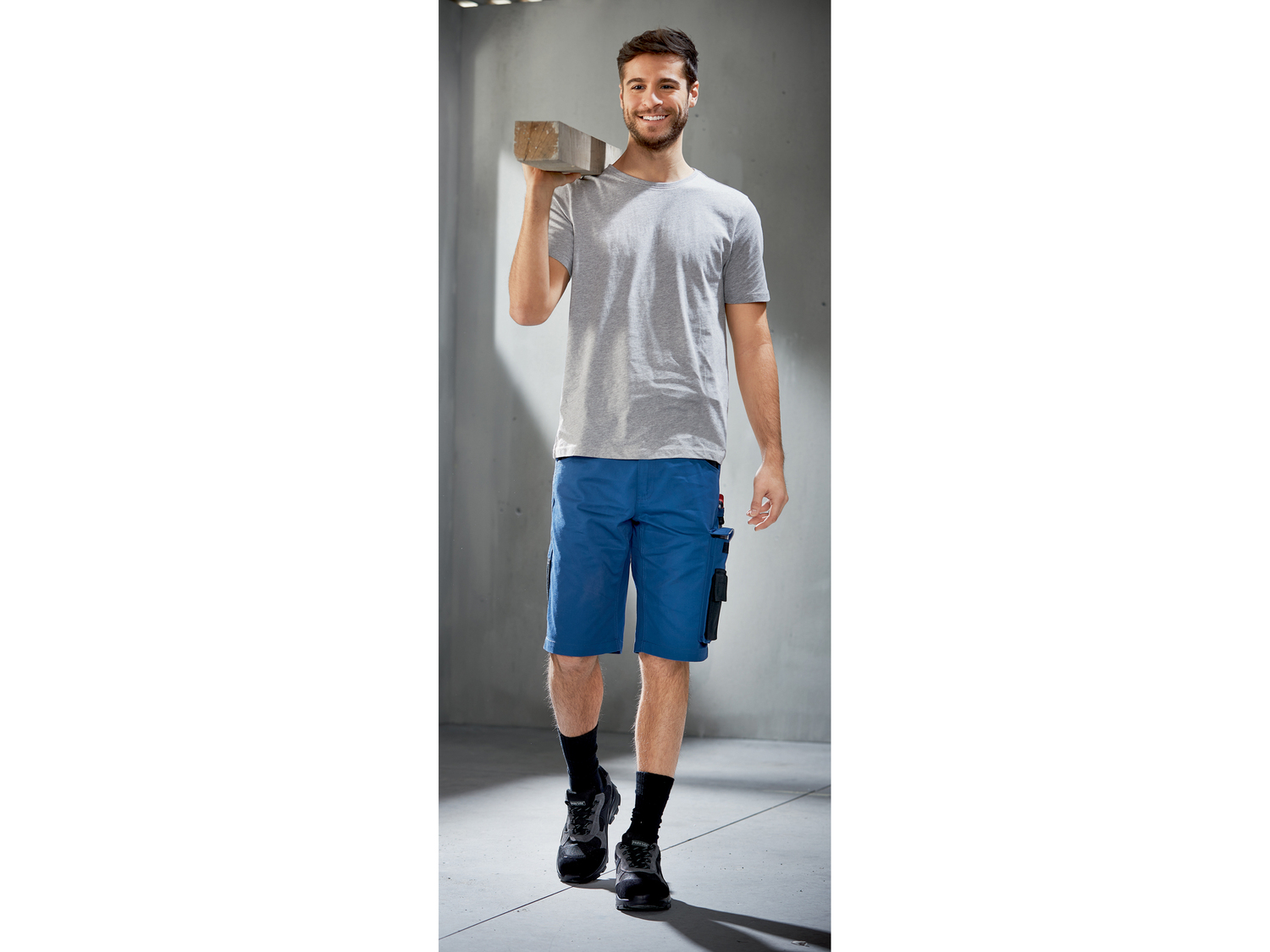 Pantaloni corti da lavoro per uomo Parkside, prezzo 9.99 €
Misure: 46-58
Taglie ...