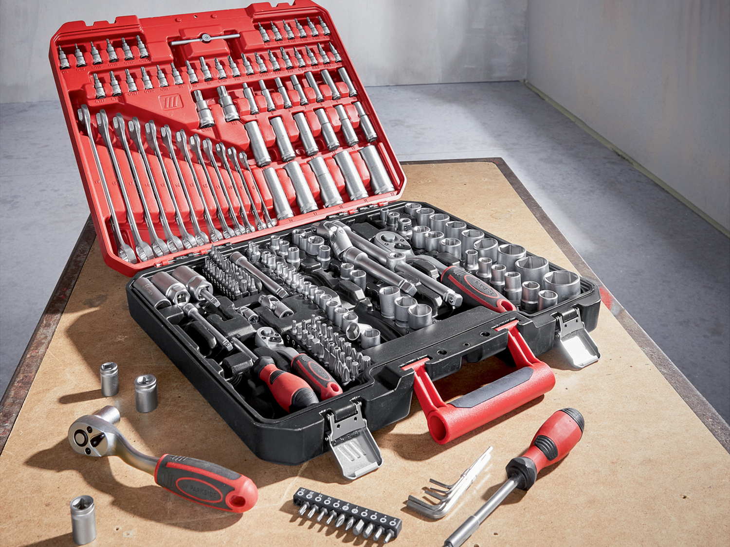 Set chiavi a bussola Parkside, prezzo 89.00 &#8364; 
216 pezzi
Caratteristiche

- ...