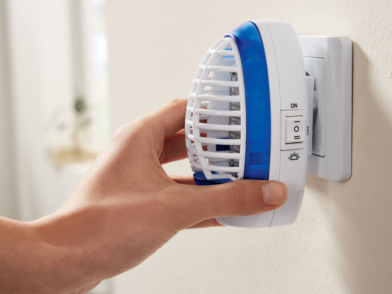 Lampada insetticida LED da presa Tuv-sud-gs, prezzo 5.99 €
- Luce UVA blu che ...