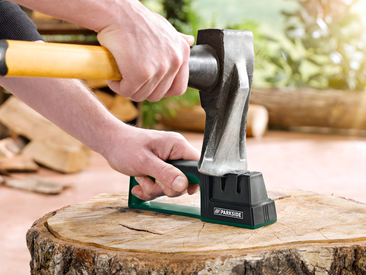 Affilatore per coltelli e asce Parkside, prezzo 6.99 €
- Mole abrasive ...