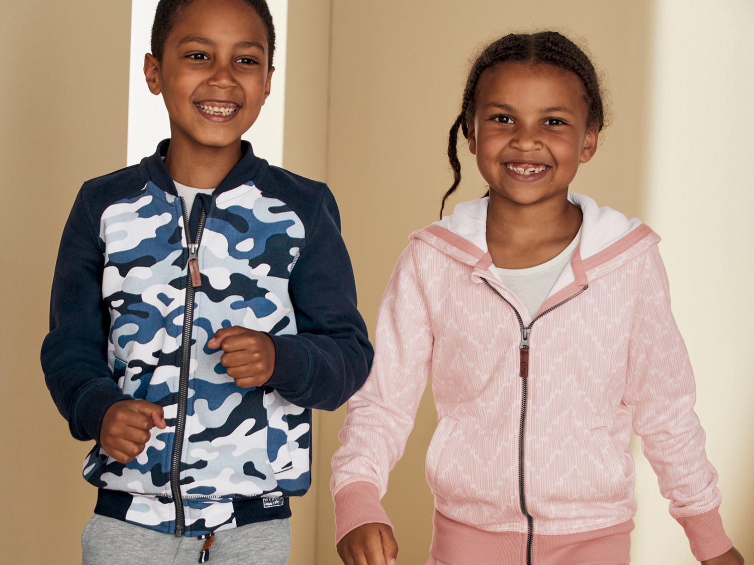 Pantaloni sportivi da bambino Pepperts, prezzo 6.99 €
Misure: 6-14 anni
Taglie ...