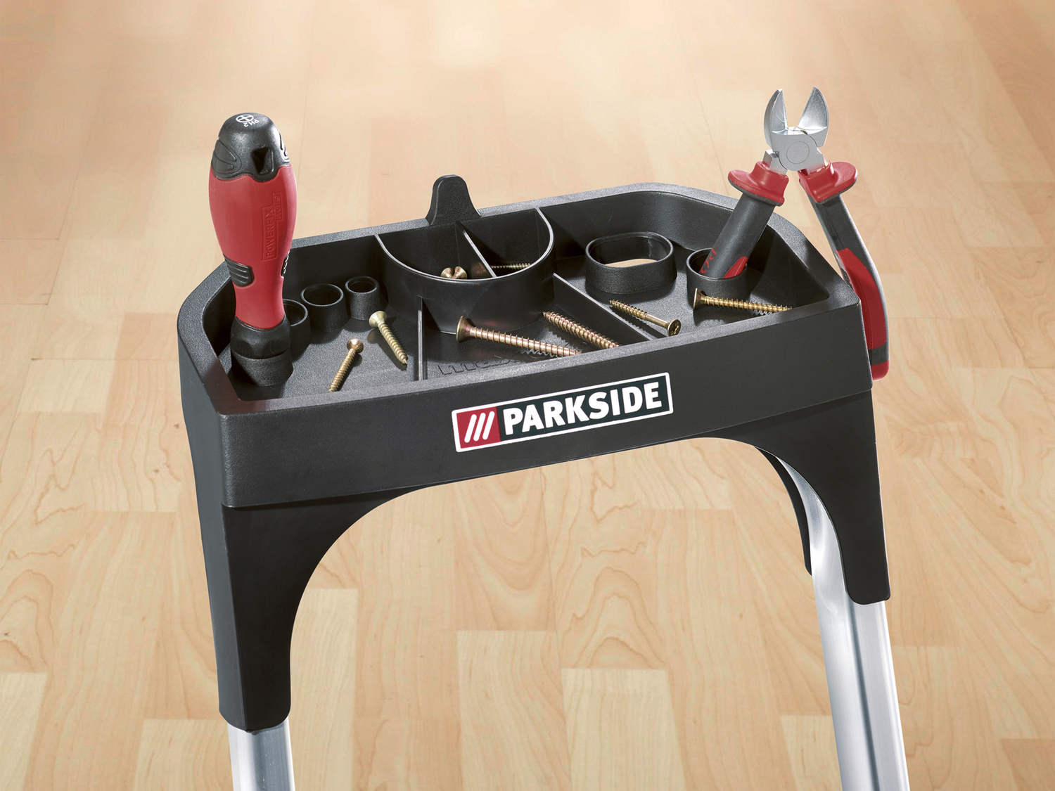 Scala in alluminio a 4 gradini Parkside, prezzo 34.99 €
- Con vano contenitore
- ...