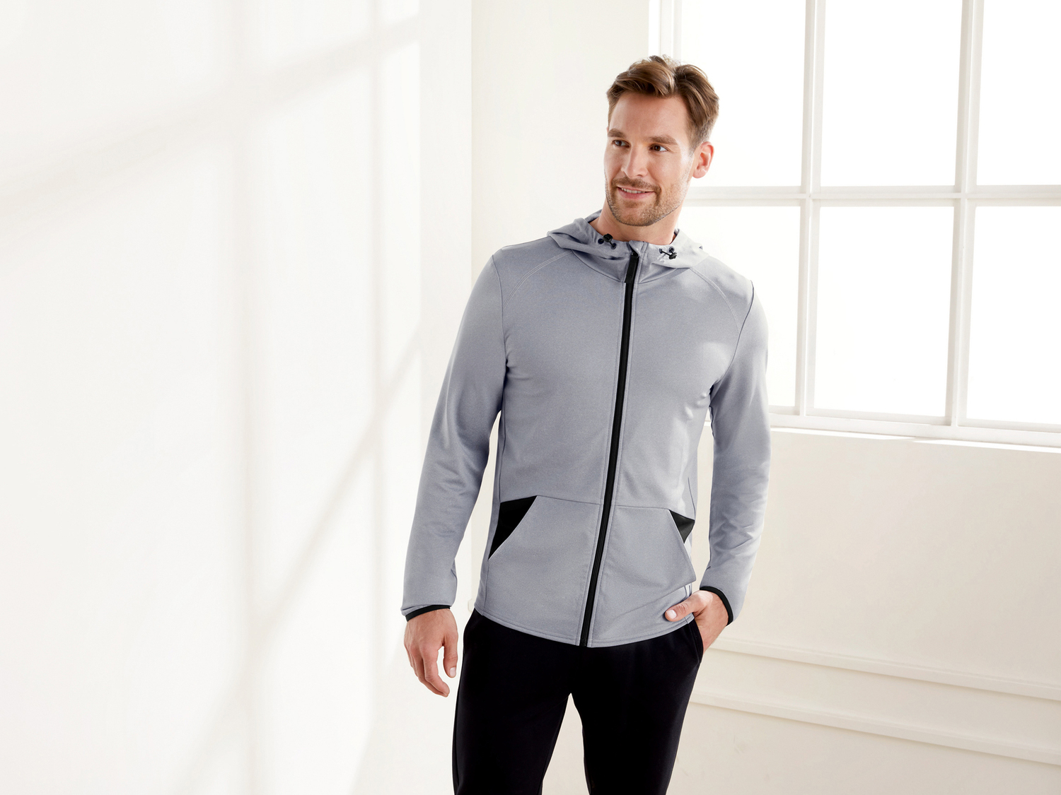 Felpa da uomo Crivit, prezzo 12.99 €
Misure: S-XL
- Prodotto con materiale ...