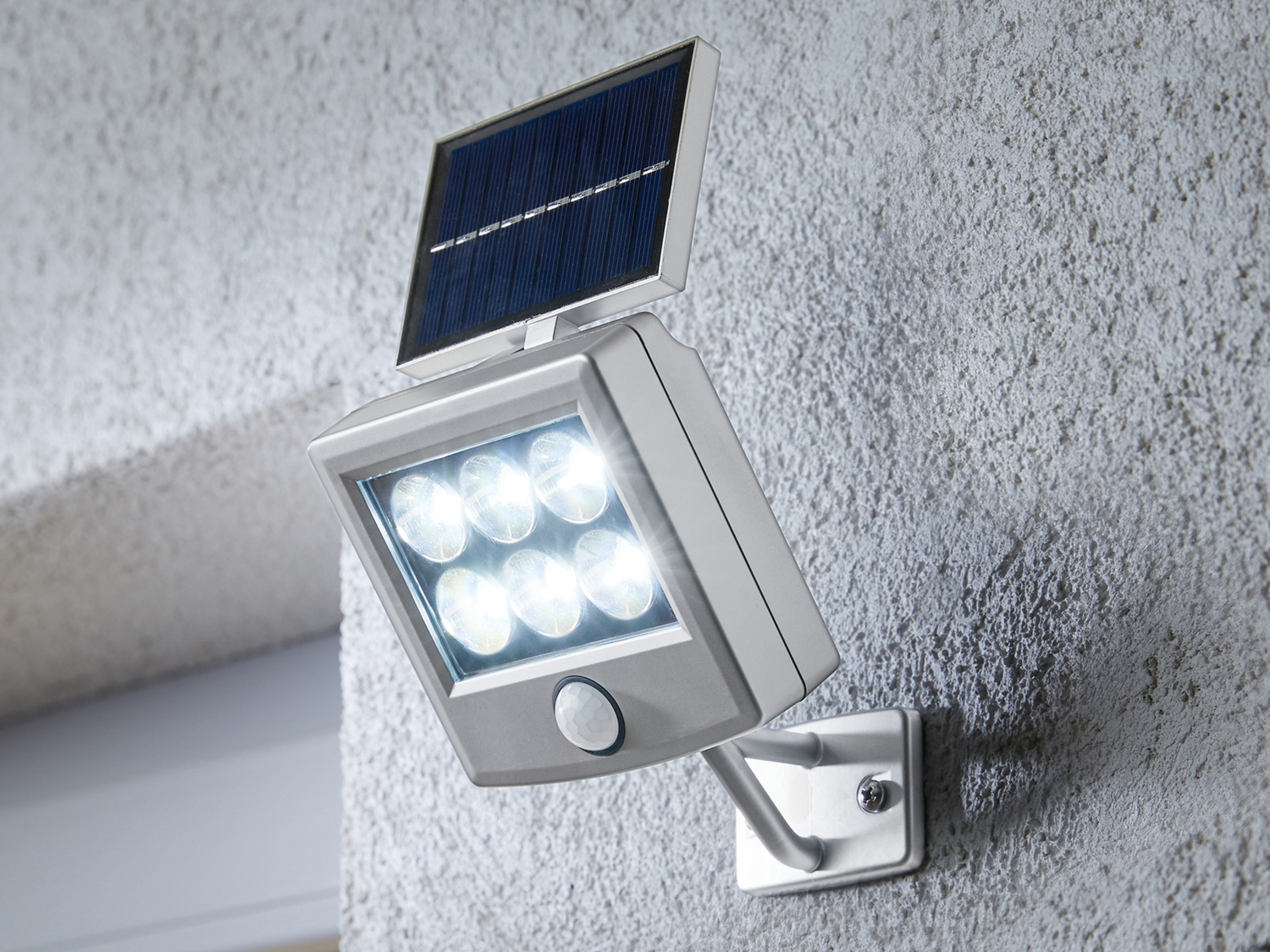 Faro LED ad energia solare con sensore di movimento Livarno, prezzo 9.99 € ...