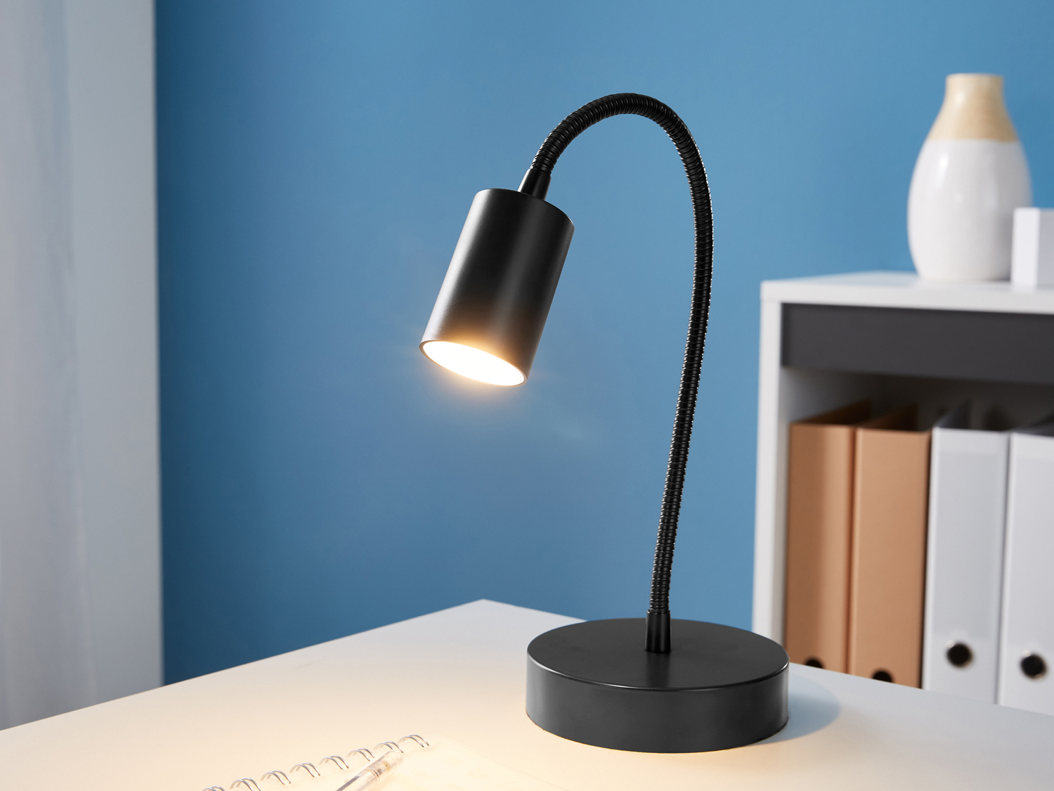 Lampada LED con morsetto o da tavolo Livarno, prezzo 8.99 €
- Con braccio flessibile ...