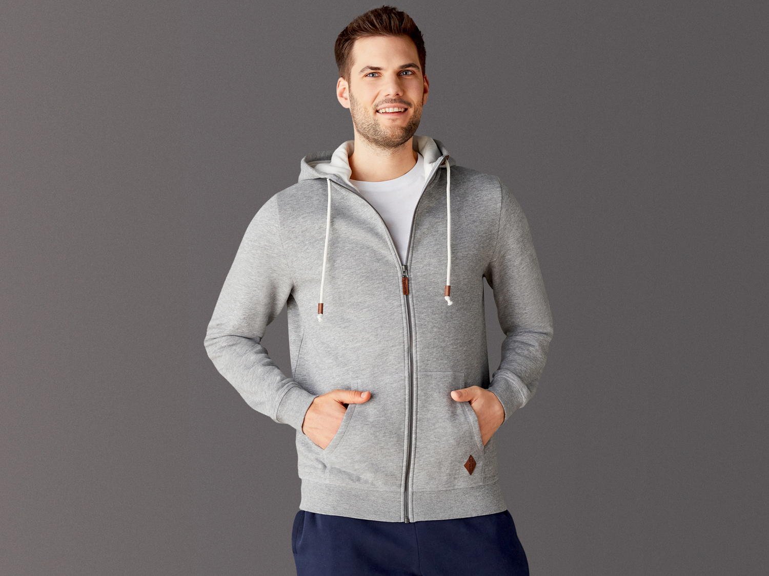 Felpa da uomo Livergy, prezzo 12.99 €
Misure: S-XL
Taglie disponibili
Caratteristiche
- ...