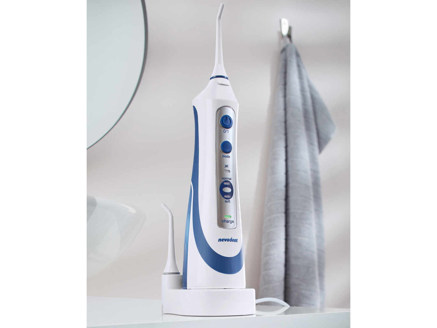 Idropulsore ricaricabile Nevadent, prezzo 22.99 &#8364; 
- Due attacchi a ugello ...