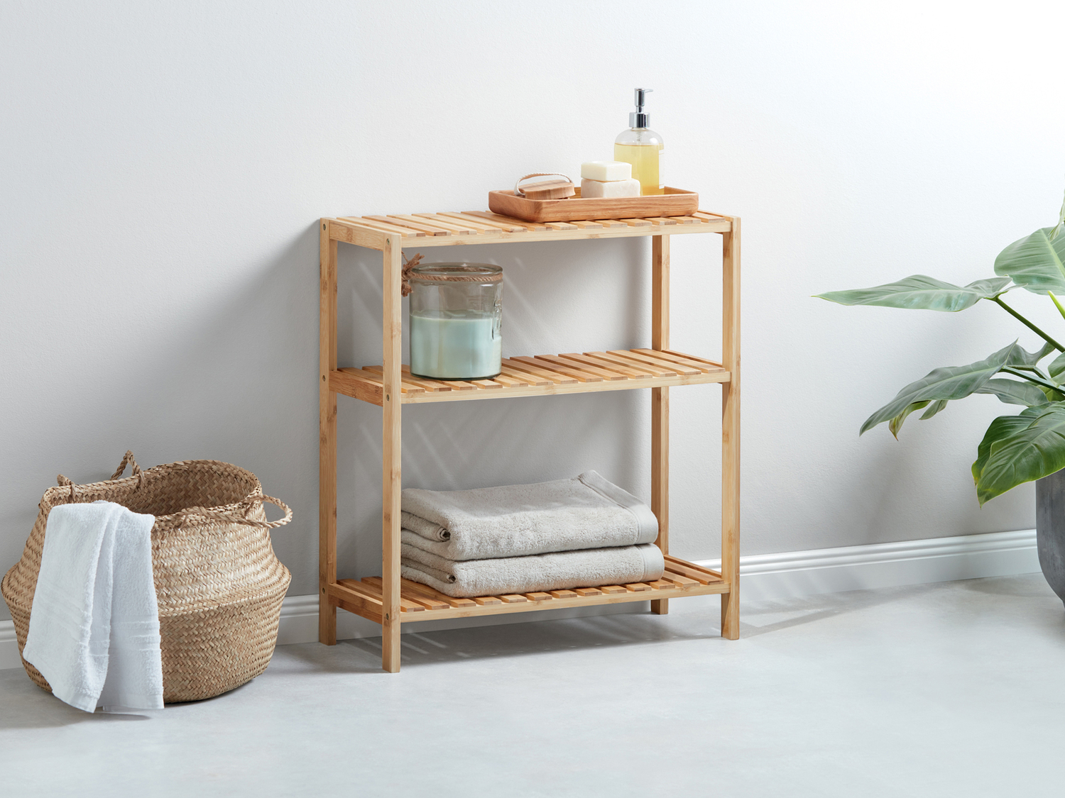 Scaffale a 3 ripiani in bambù Livarno, prezzo 34.99 €
- Adatto ad ambienti ...