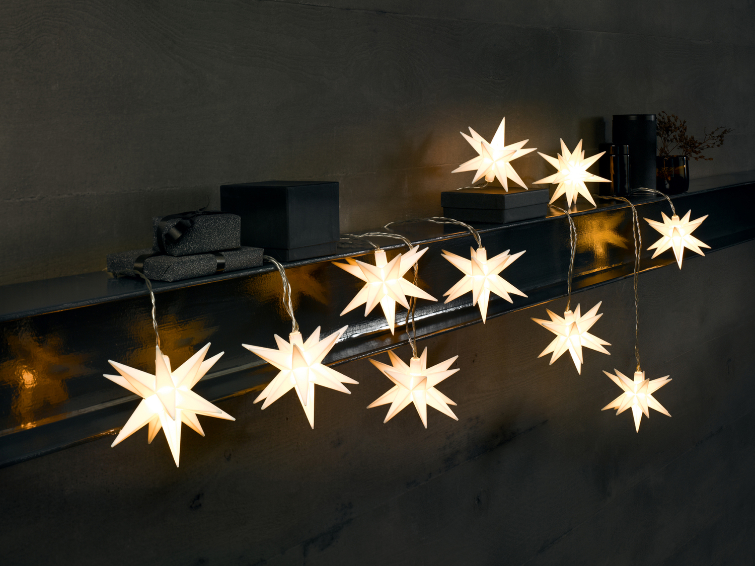Catena luminosa LED Livarno, prezzo 19.99 €
- 10 stelle luminose in 3D
- ...