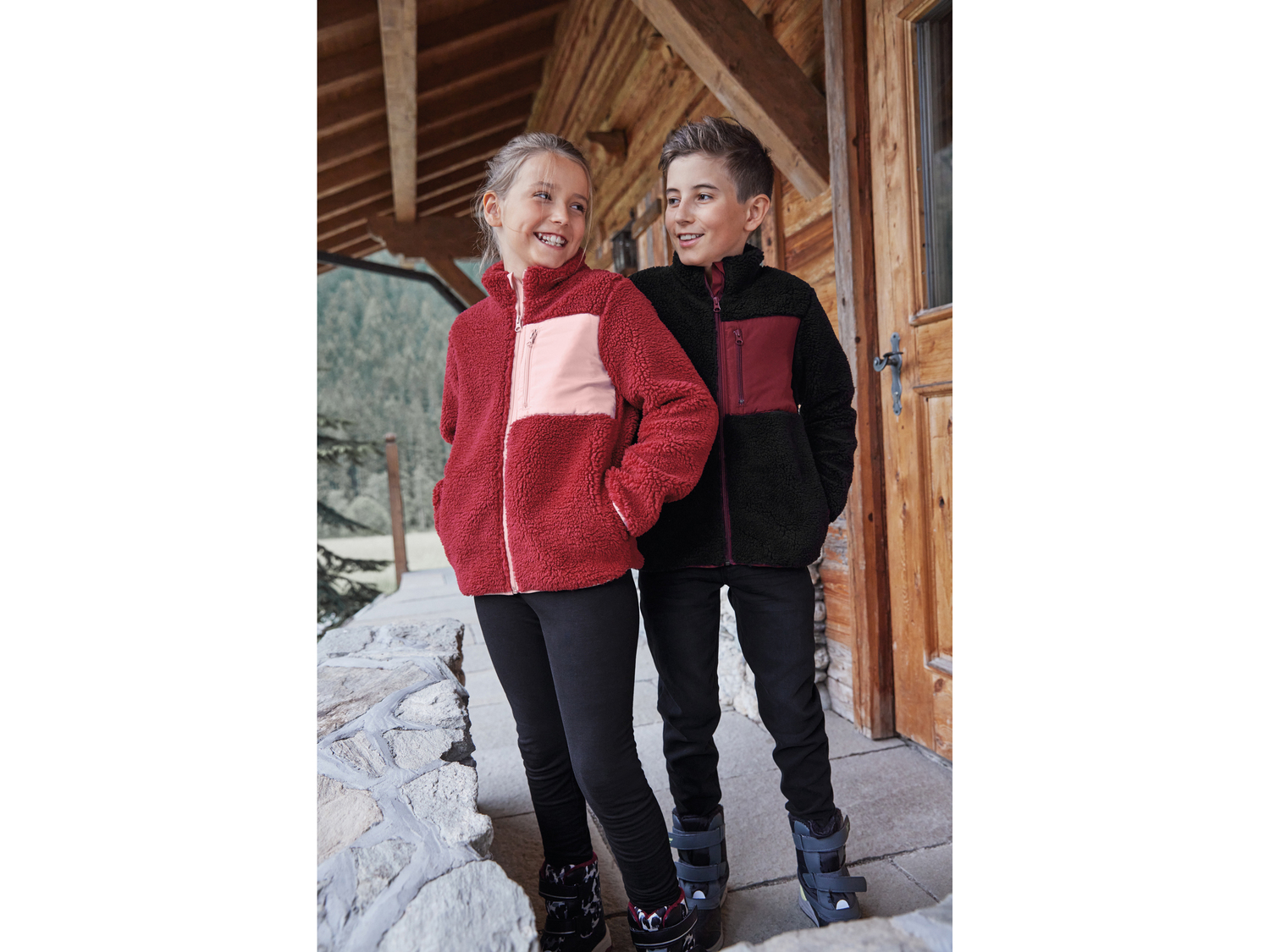 Giacca in pile da bambina Pepperts_nero, prezzo 12.99 €
Misure: 8-14 anni
- ...