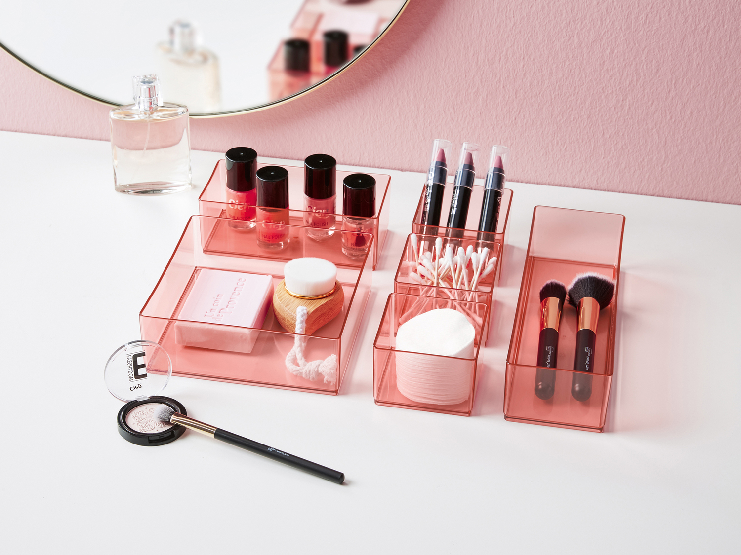 Set organizer Livarno, prezzo 6.99 €
6 pezzi
- 6 contenitori in 4 diverse ...
