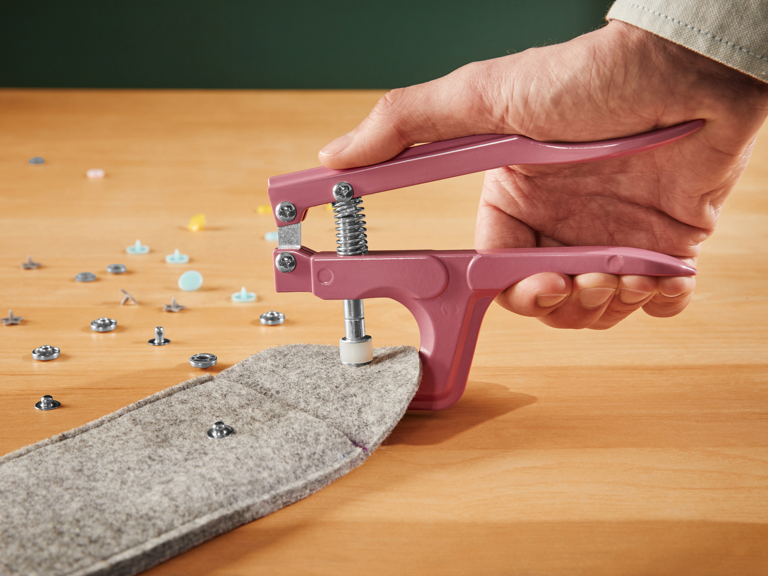 Set bottoni a pressione con pinza Prezzo-lidl, prezzo 9.99 €
100 bottoni ...