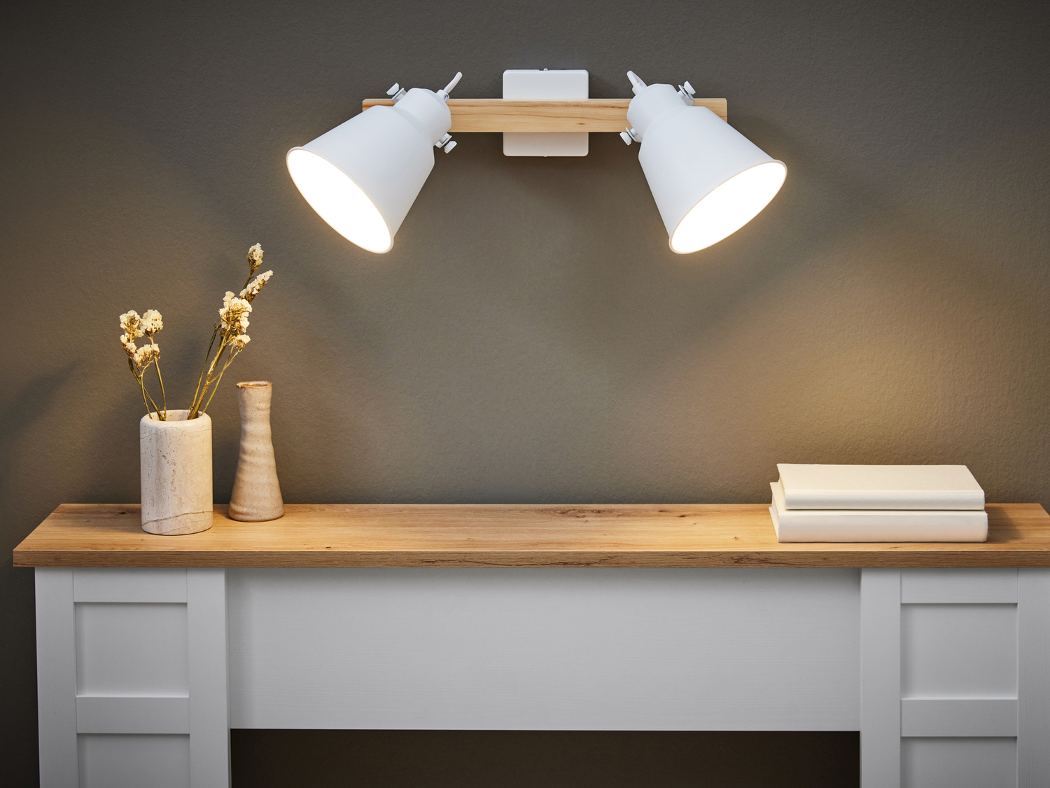 Lampada LED da soffitto Livarno, prezzo 39.99 €
Risparmia energia elettrica ...