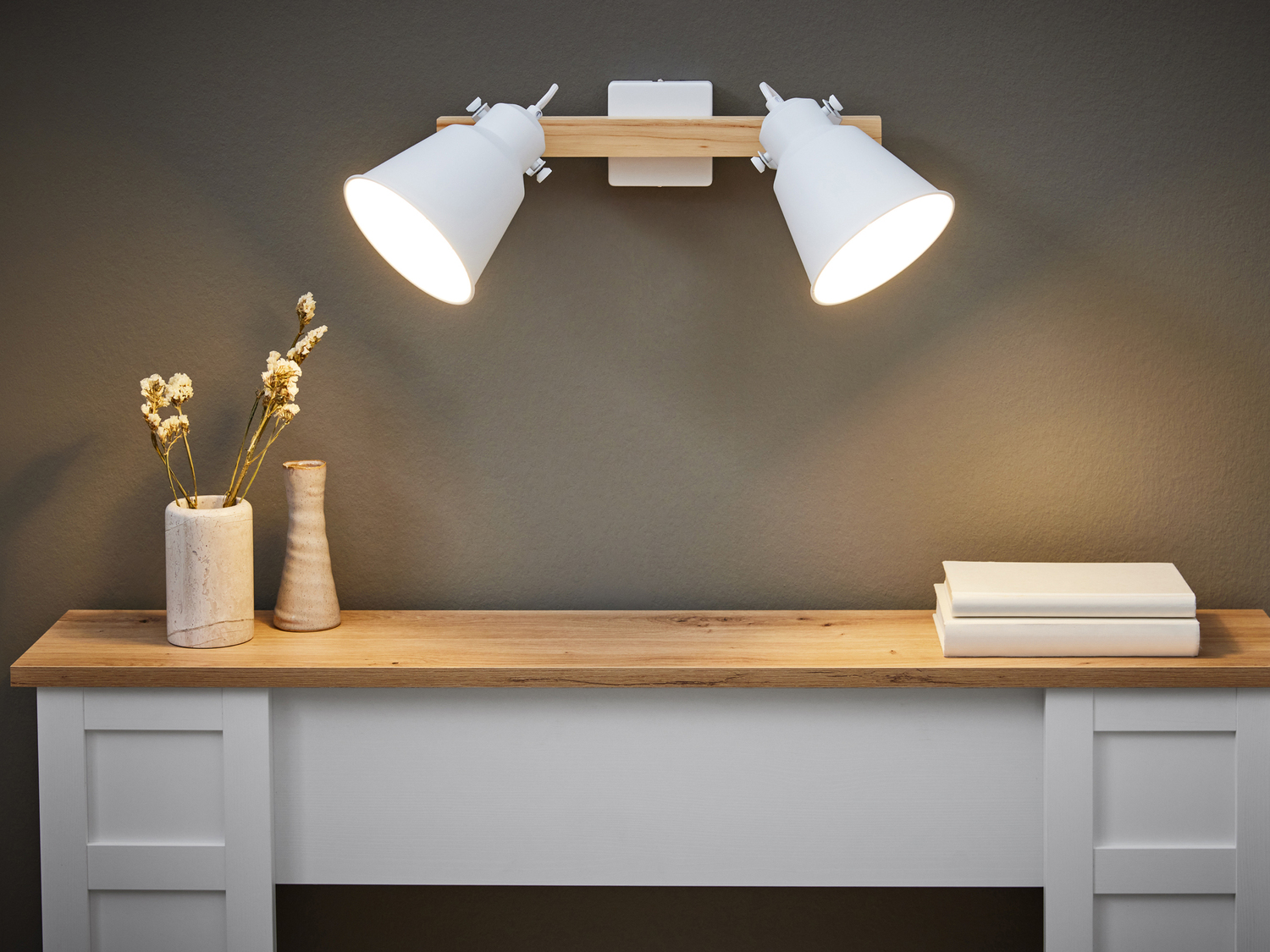 Lampada LED da soffitto Livarno, prezzo 39.99 €
- 2700 K, 470 lm
- Con ...