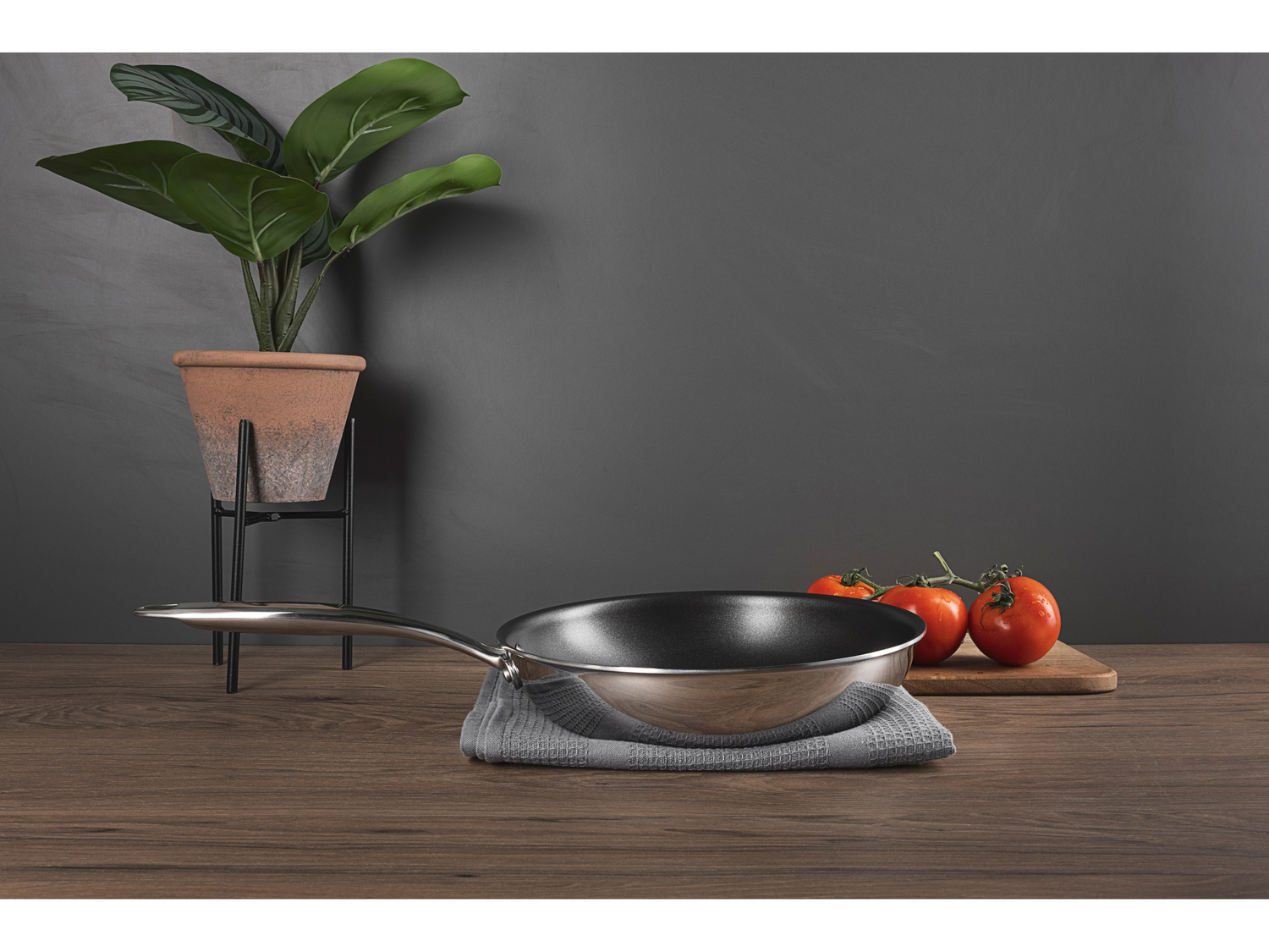 Padella Masterpro, prezzo 24.99 €
Ø 24 cm
- Per tutti i piani cottura, ...