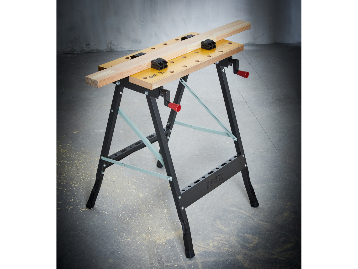 Banco da lavoro Parkside, prezzo 19.99 € 
- Dimensioni montato: 60,5 x 79 x 63 ...