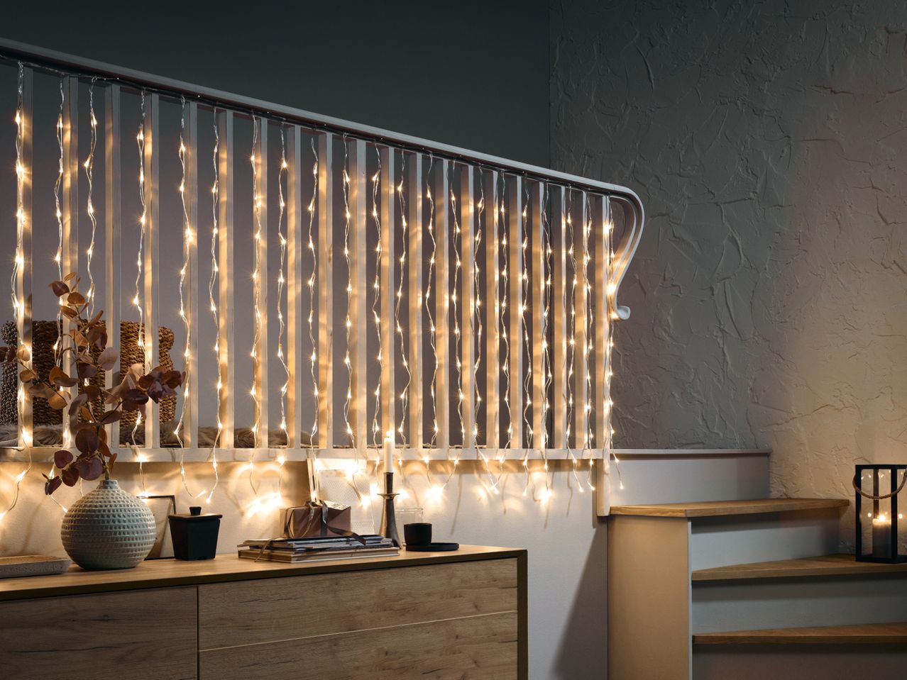 Tenda luminosa a LED , prezzo 19.99 EUR
Tenda luminosa a LED 220 LED
- Per ambienti ...