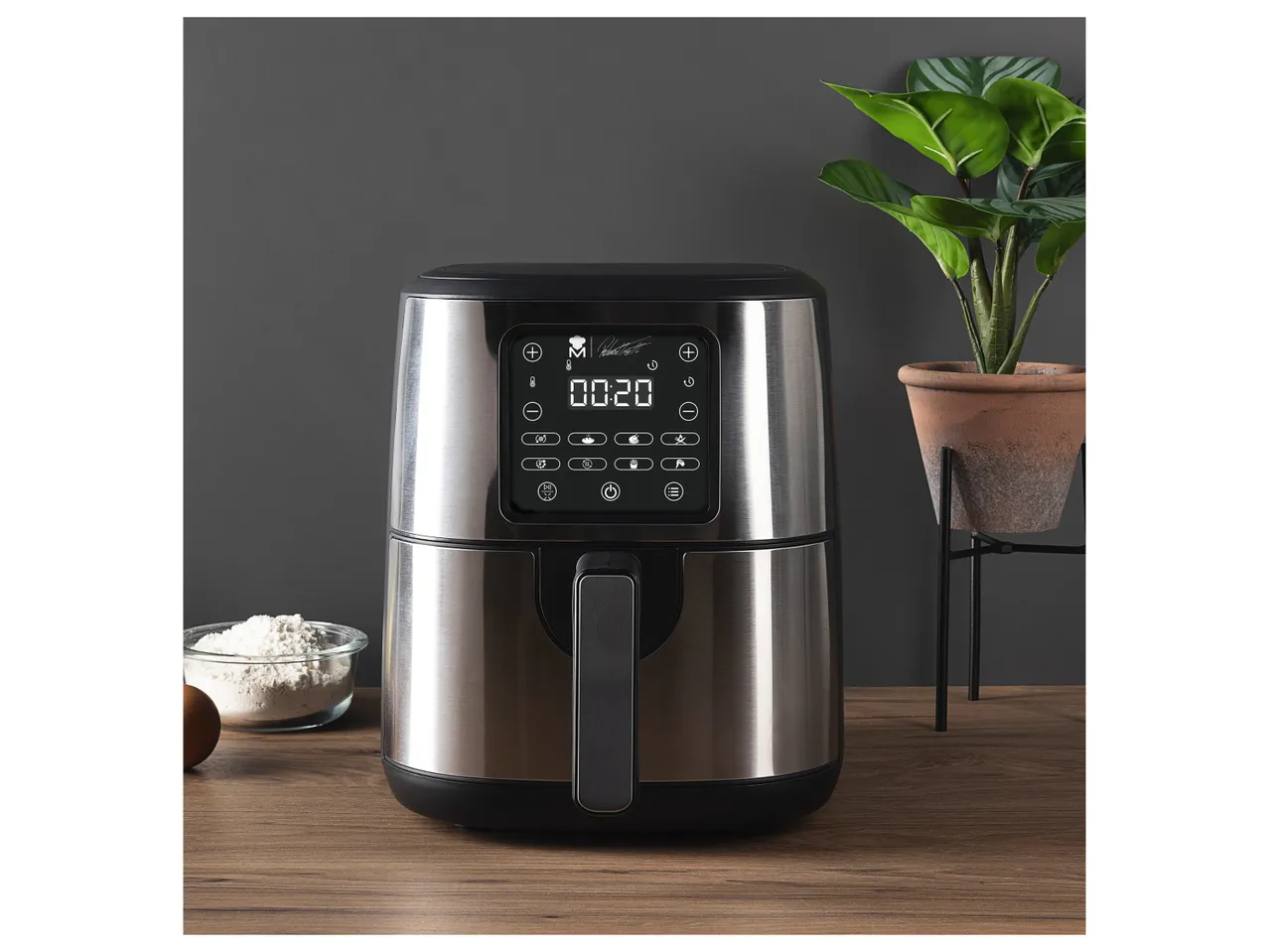Friggitrice ad aria , prezzo 49 EUR 
Friggitrice ad aria 
- 8 programmi: Friggere ...