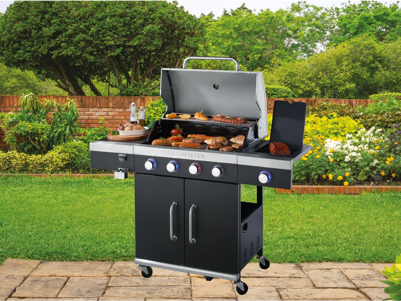 Barbecue a gas , prezzo 249 EUR 
Barbecue a gas 
- 4 fuochi con 4 zone di cottura:
- ...