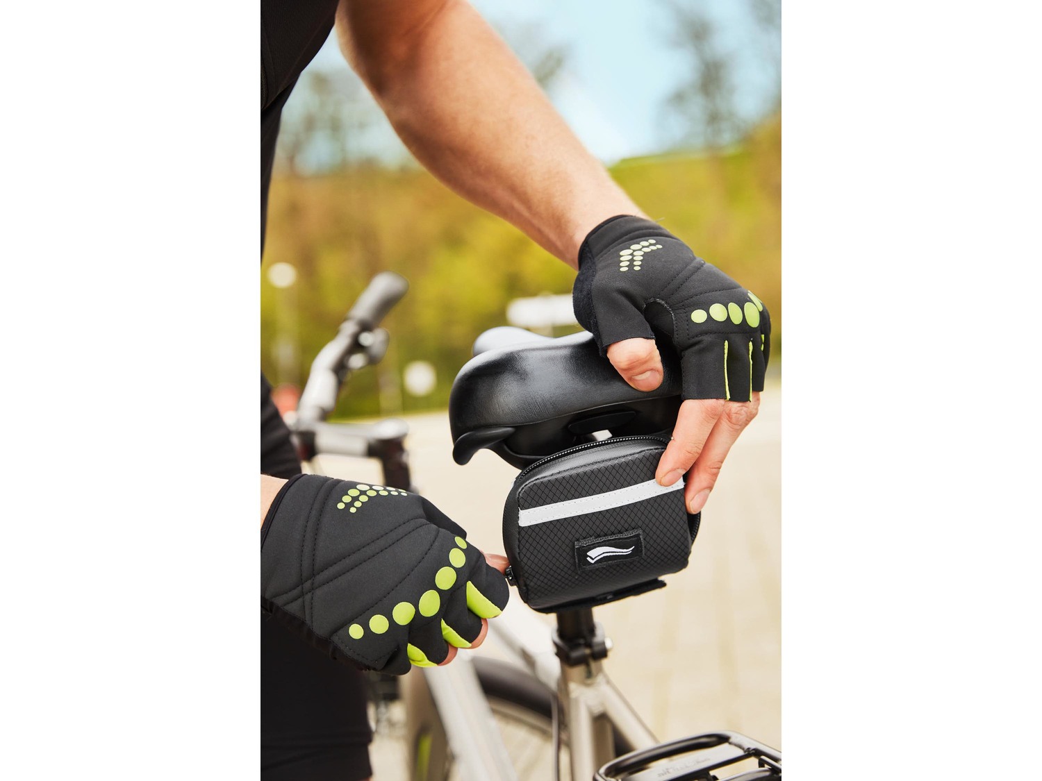 Kit riparazione bici o mini pompa , prezzo 6.99 €
- crivit