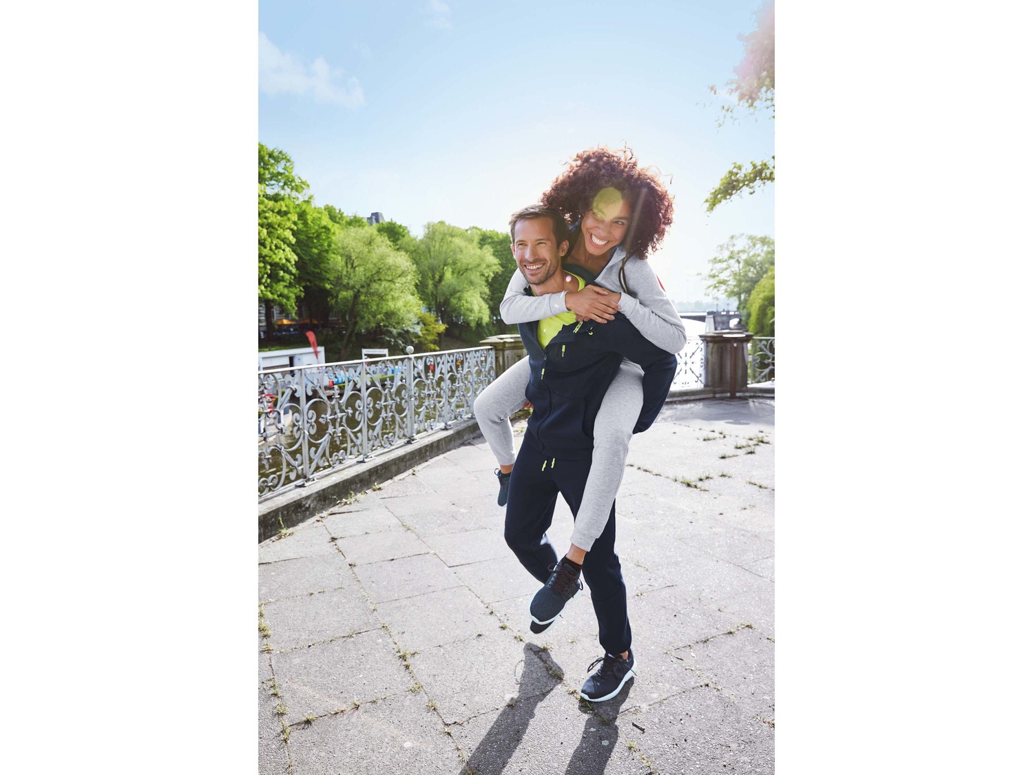 Felpa sportiva da donna Crivit, prezzo 14.99 &#8364;  
Misure: XS-L
- Oeko tex NEW