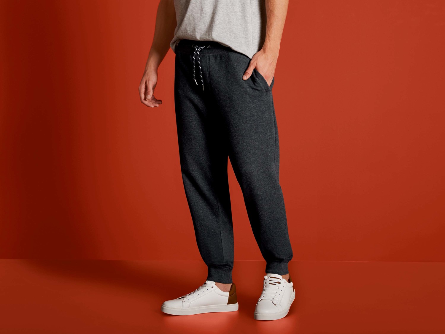 Pantaloni sportivi Livergy, prezzo 9.99 €
Misure: S-XL
- Oeko tex NEW