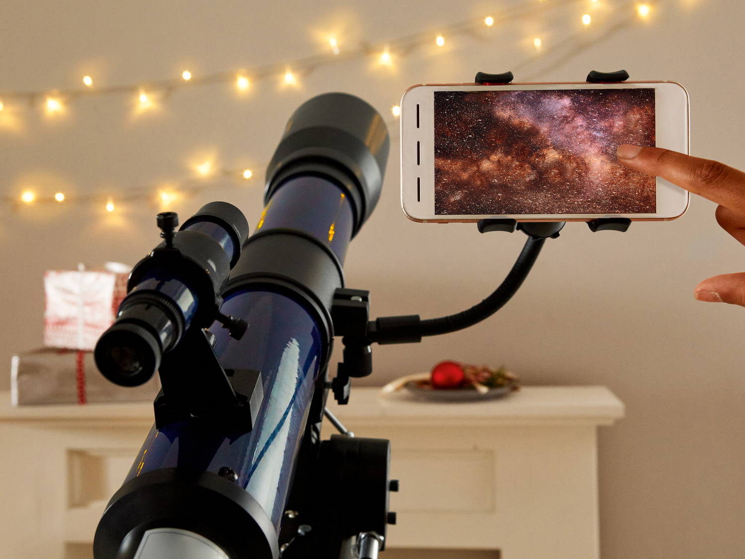 Telescopio rifrattore Skylux con App Bresser, prezzo 89.00 €
- 2 oculari di ...