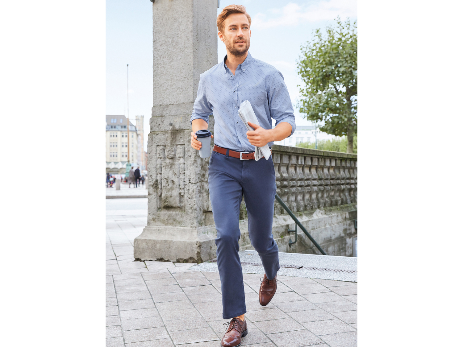 Pantaloni Slim Fit da uomo Livergy, prezzo 12.99 €
Misure: 46-56
Taglie ...