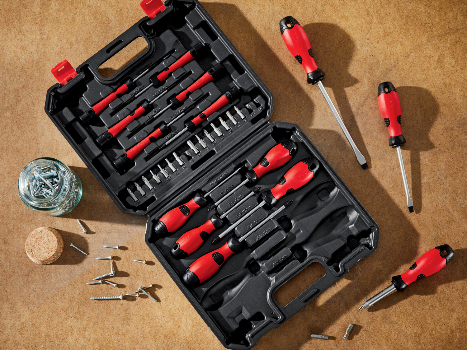Set cacciaviti Parkside, prezzo 8.99 € 
32 pezzi 
- In pratica valigetta di ...