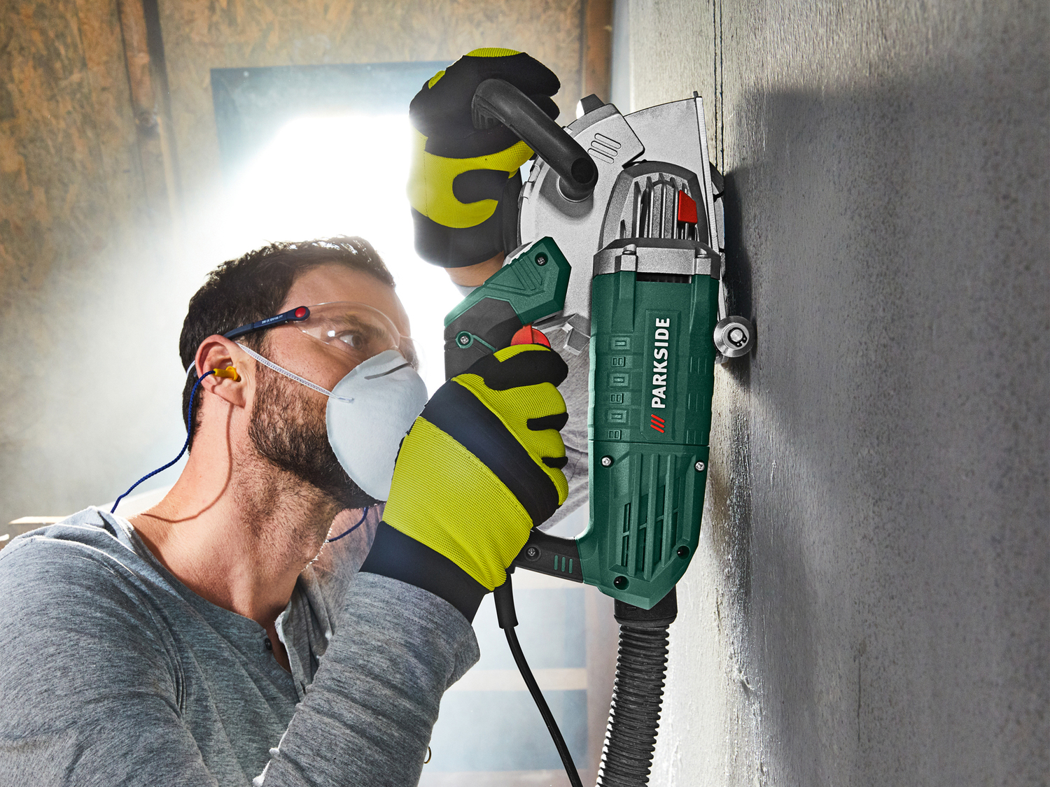 Fresatrice per scanalature Parkside PMNF 1350 D4, prezzo 69.00 €
- Protezione ...