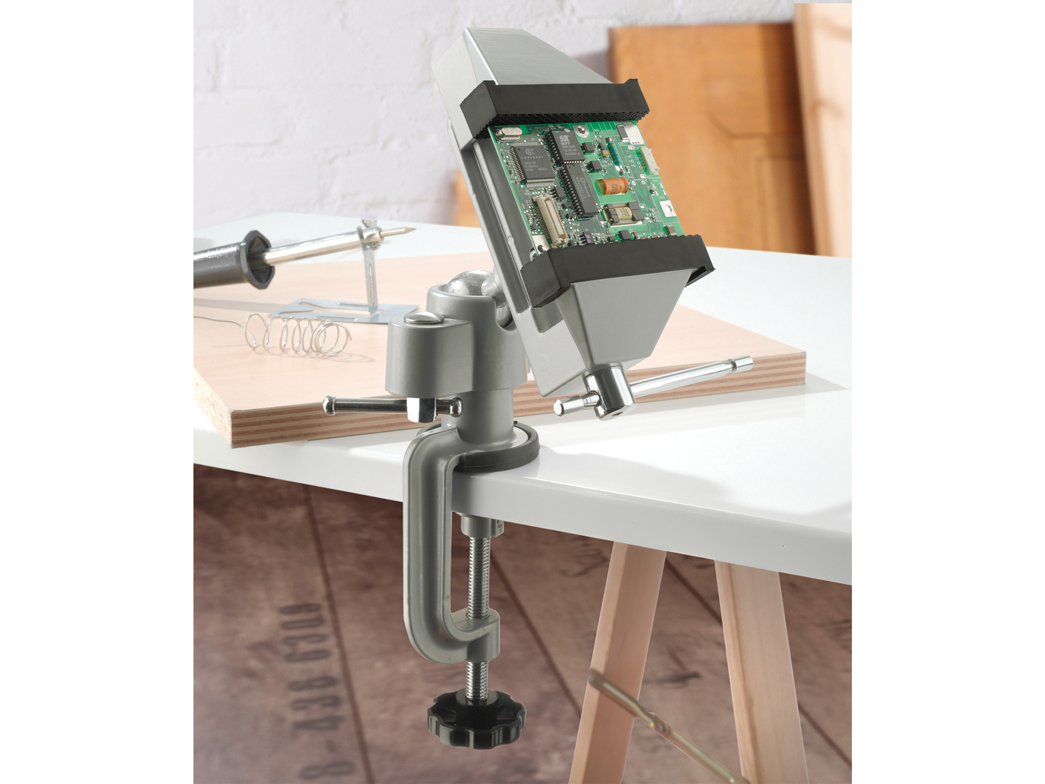 Morsa da banco Parkside, prezzo 11.99 € 
- Per piani di lavoro con spessore di ...