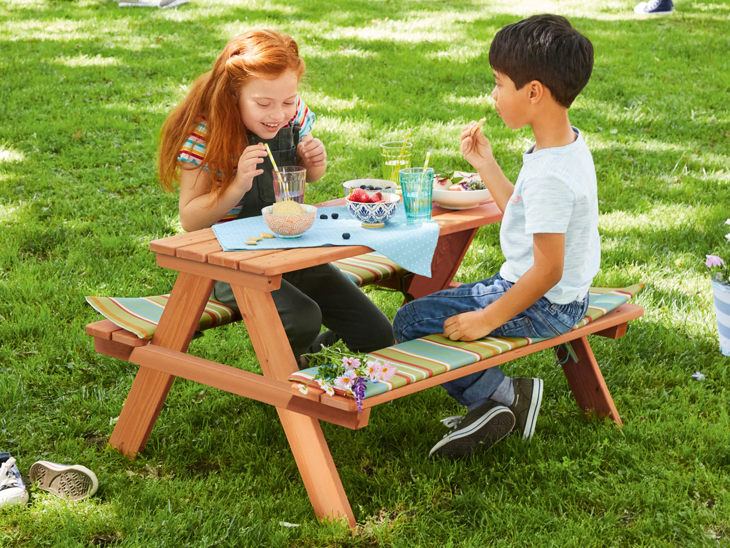 Tavolo con panche per bambini Florabest, prezzo 29.99 €
- Verniciato con vernice ...