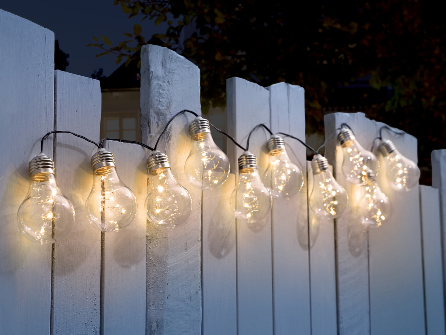 Catena luminosa ad energia solare Melinera, prezzo 14.99 € 
- 10 lampadine in ...