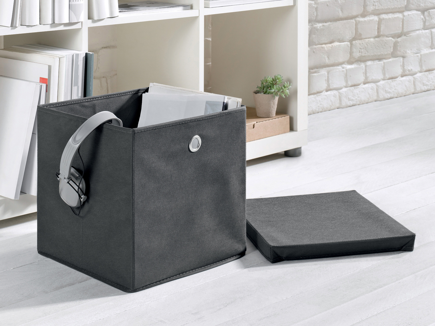 Scatola portaoggetti con coperchio Melinera, prezzo 3.99 €
- Con rivestimento ...