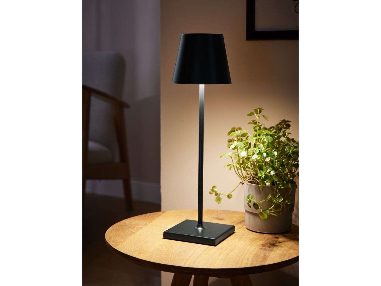Lampada da tavolo touch ricaricabile , prezzo 24.99 EUR
Lampada da tavolo touch ...