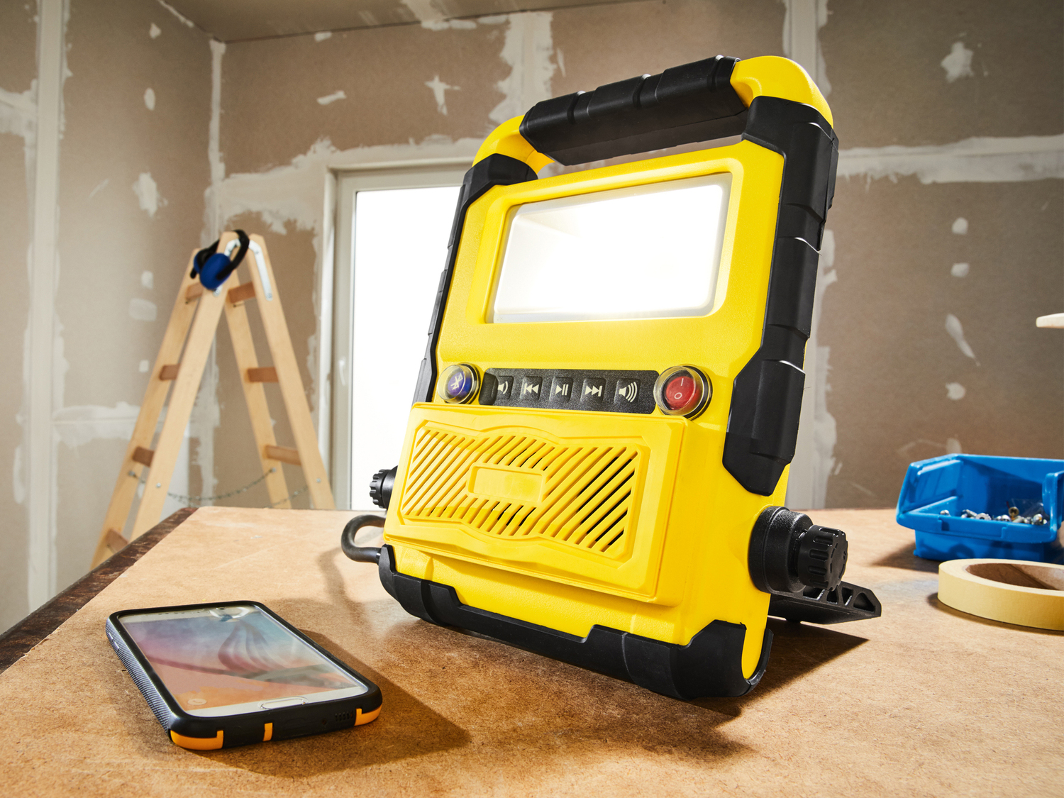 Faro LED con altoparlante Bluetooth Parkside, prezzo 39.99 €
Altoparlante ...