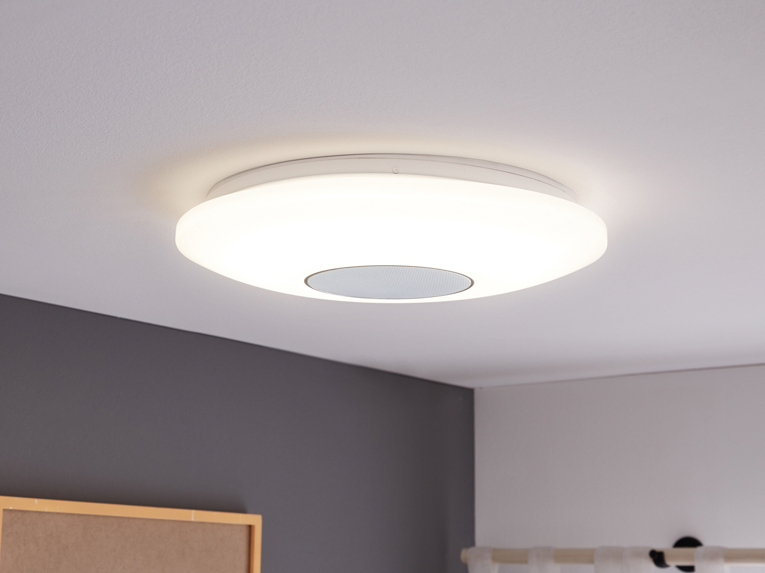 Lampada LED con altoparlante Bluetooth Livarno Lux, prezzo 39.99 €
- Telecomando ...