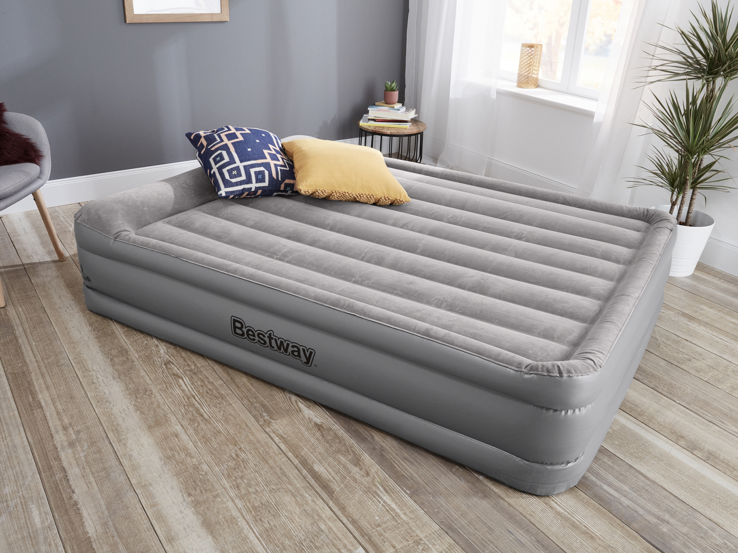 Letto gonfiabile con pompa integrata Bestway, prezzo 44.00 €
- Con 3 strati ...
