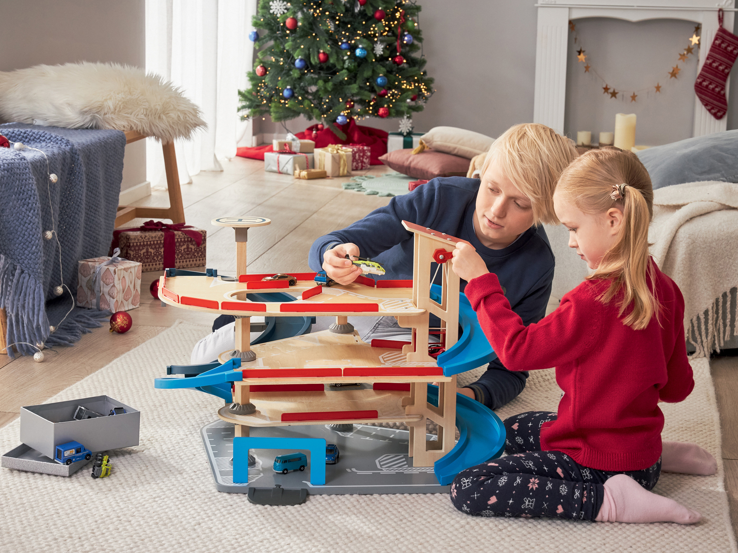 Set parcheggio multipiano Playtive, prezzo 29.99 €
- Torre con ascensore funzionante
- ...