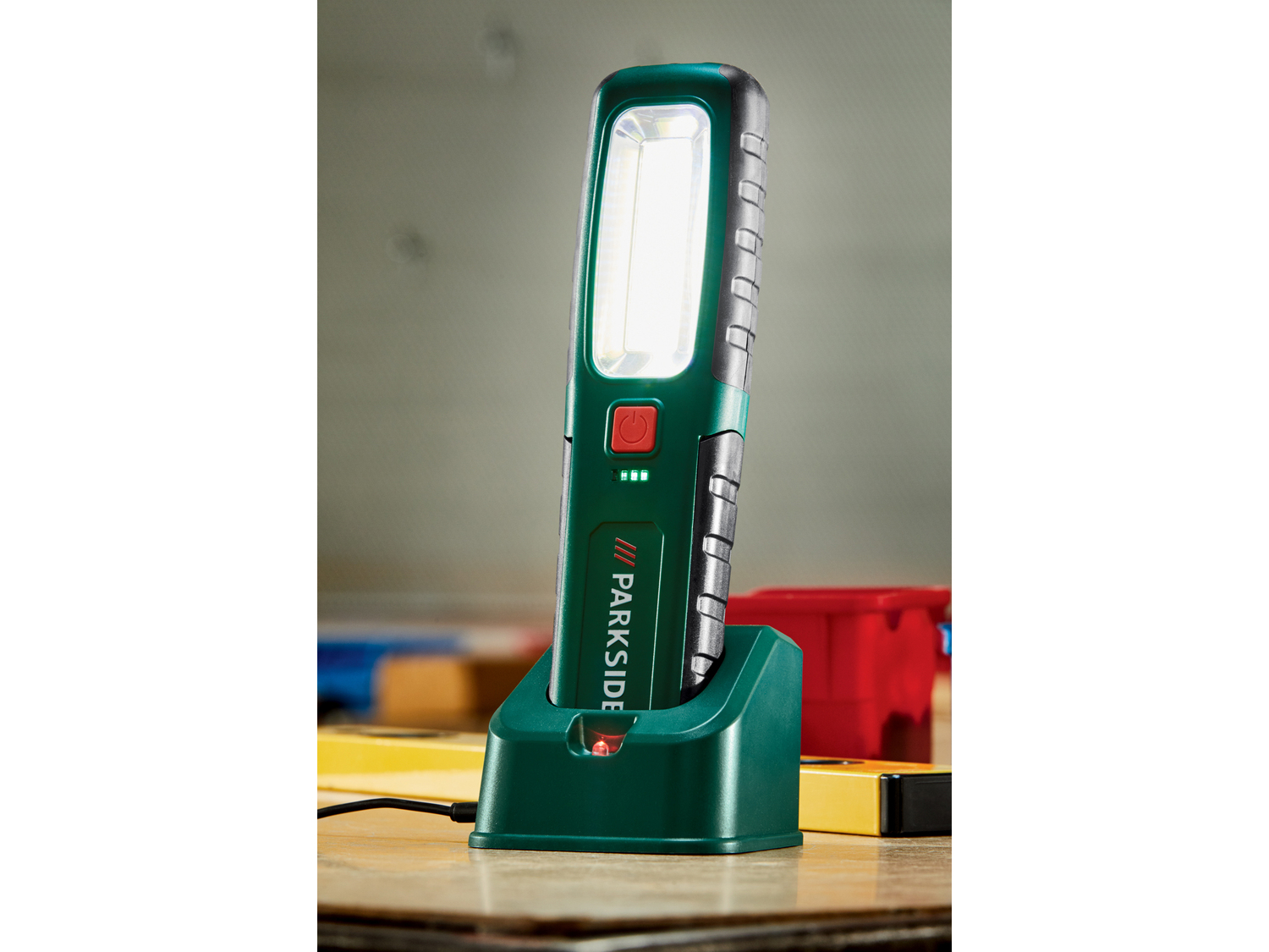 Lampada da lavoro ricaricabile Parkside, prezzo 14.99 €
- 3 funzioni ...