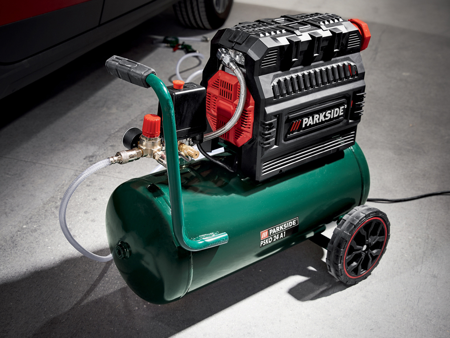 Compressore Parkside, prezzo 99.00 € 
24 L 
- Motore silenzioso grazie ai 2 ...