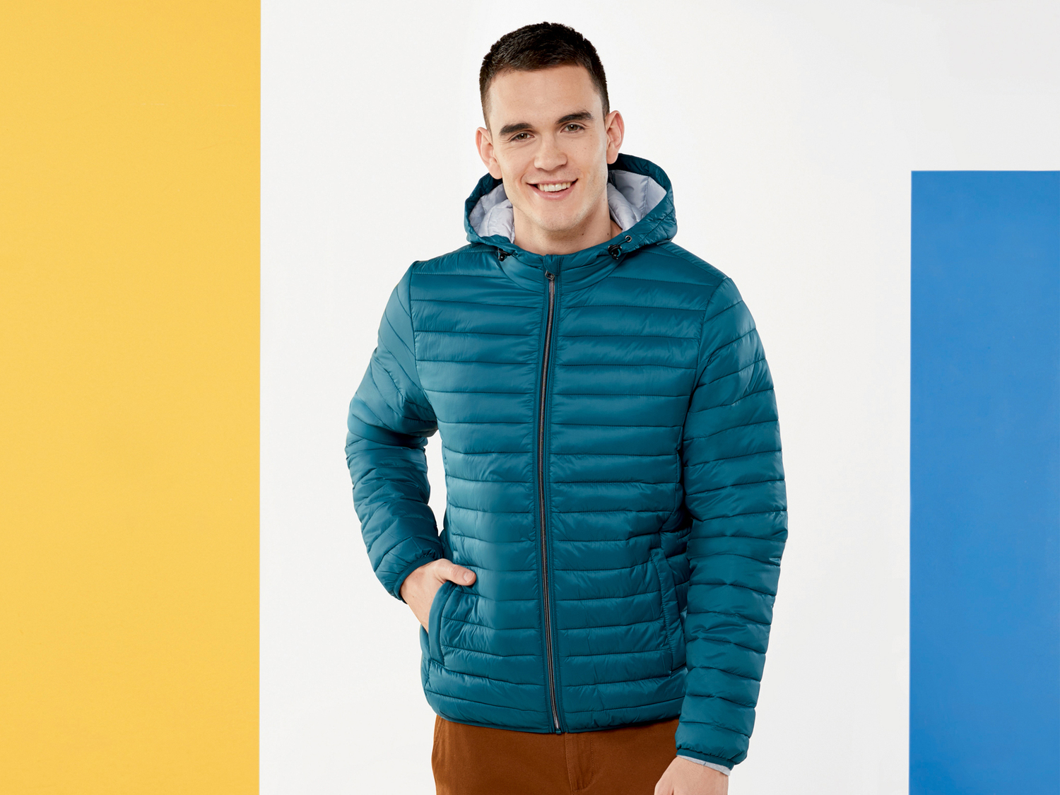 Giacca Lightweight da uomo Livergy, prezzo 17.99 €
Misure: S-XL
Taglie ...
