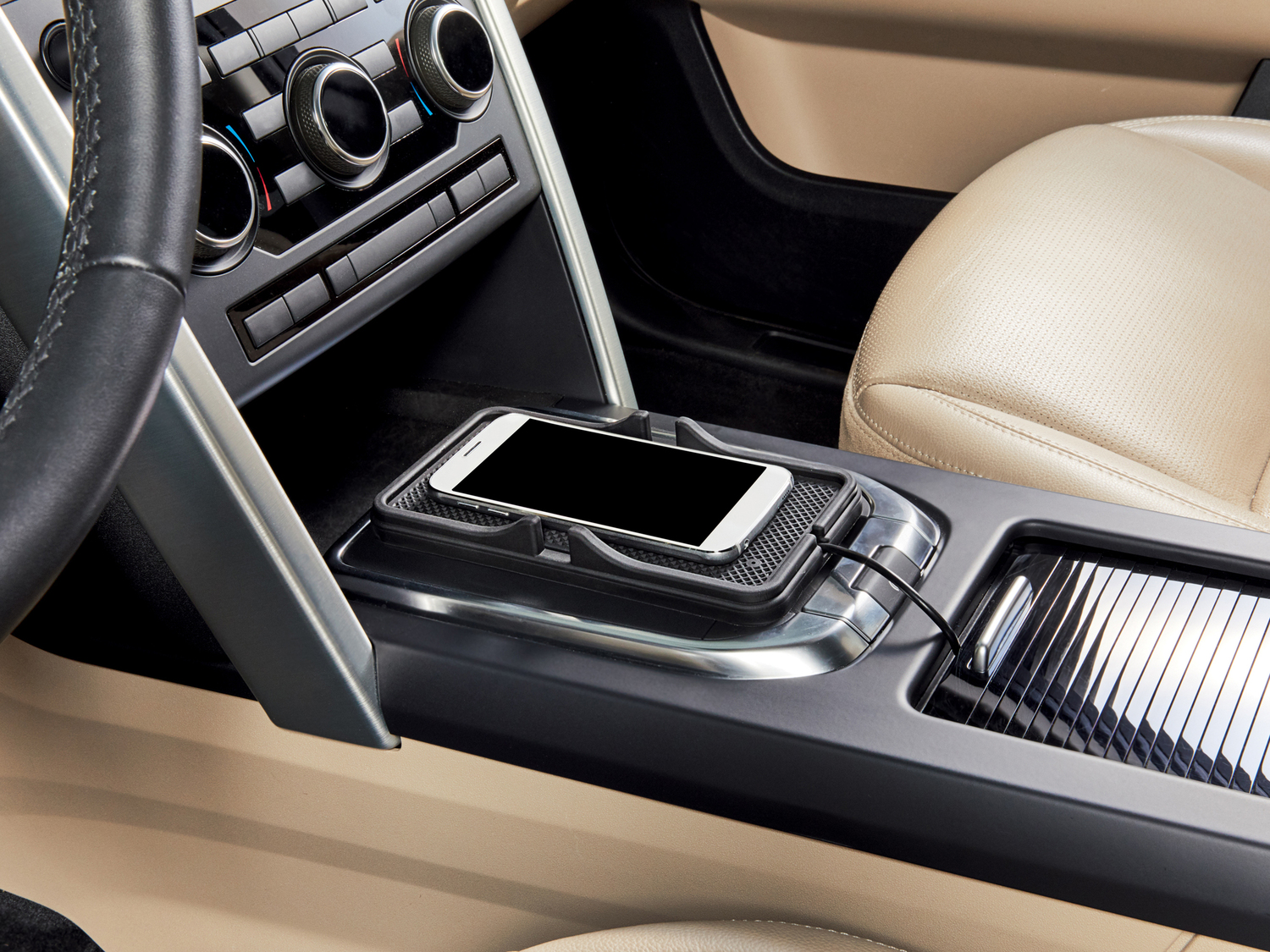 Caricabatterie a induzione da auto per smartphone Silvercrest, prezzo 22.99 € ...