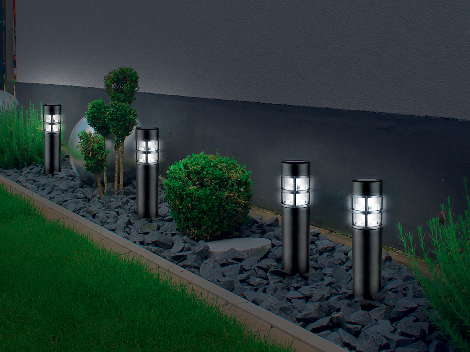 Lampada LED ad energia solare con picchetto Livarno Lux, prezzo 9.99 €
4 pezzi
Caratteristiche
- ...