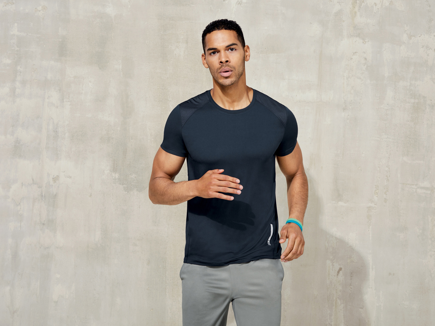 T-shirt sportiva da uomo Crivit, prezzo 4.99 €
Misure: S-XL
- Si asciuga ...