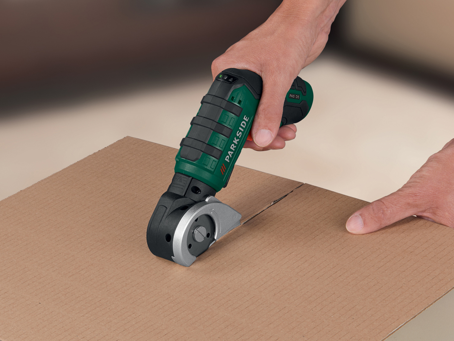 Avvitatore ricaricabile 4 in 1 Parkside PAS D5, prezzo 29.99 €
- Portabit magnetico ...