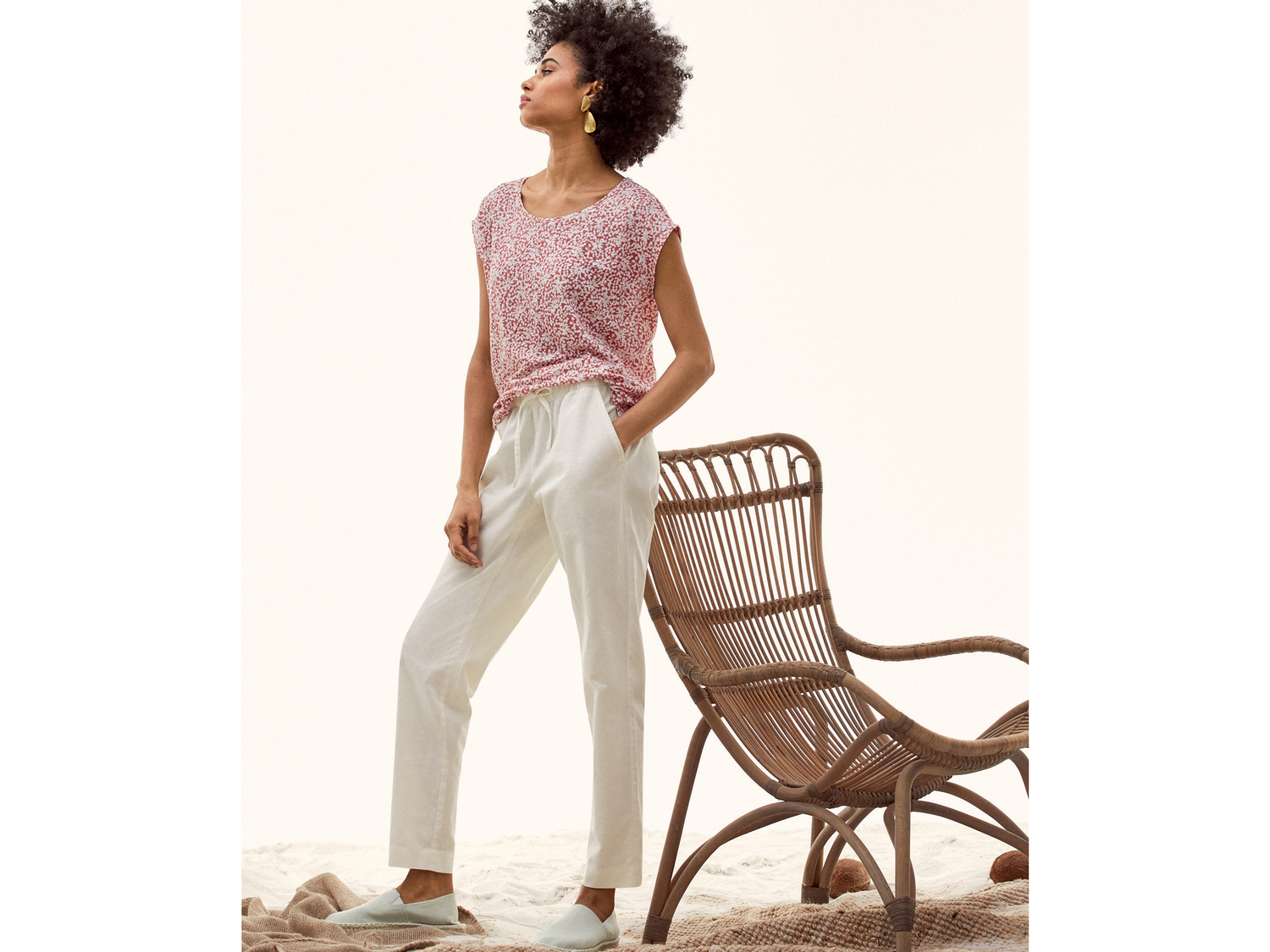 Pantaloni in lino da donna Esmara, prezzo 8.99 €
Misure: 38-48
Taglie ...