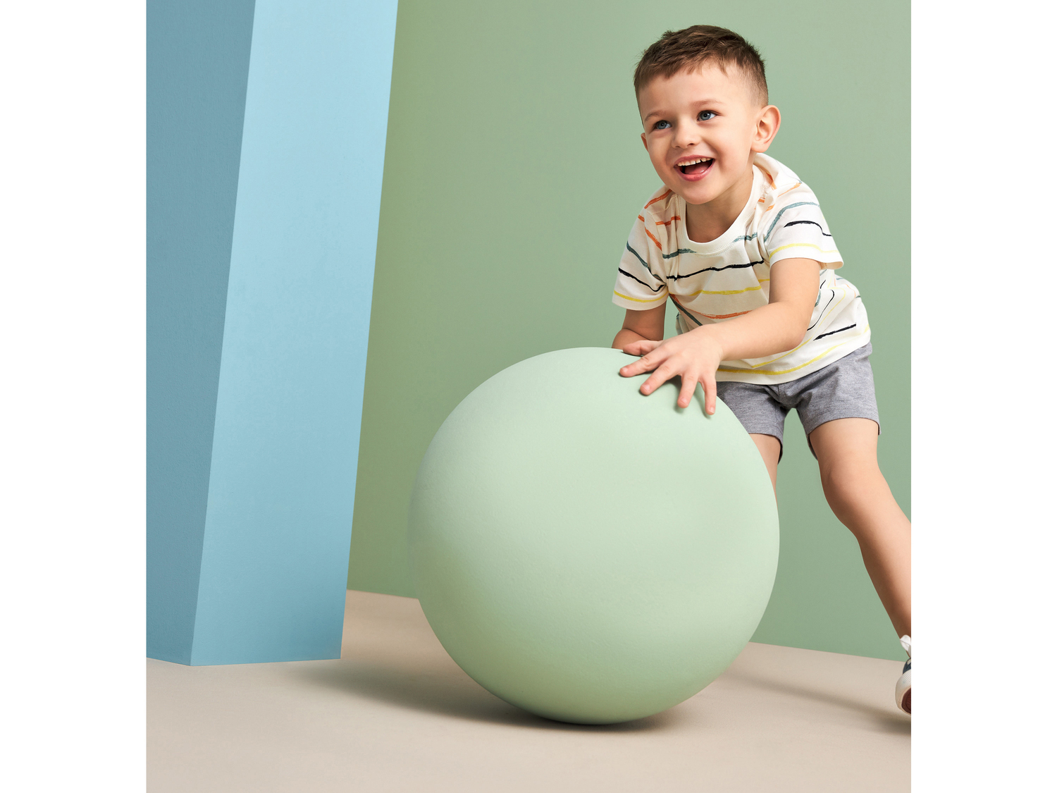 T-shirt da bambino Lupilu, prezzo 3.99 €
2 pezzi - Misure: 1-6 anni
- ...